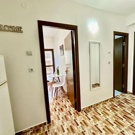 Apartament Novara 17 ไกรโอวา ภายนอก รูปภาพ