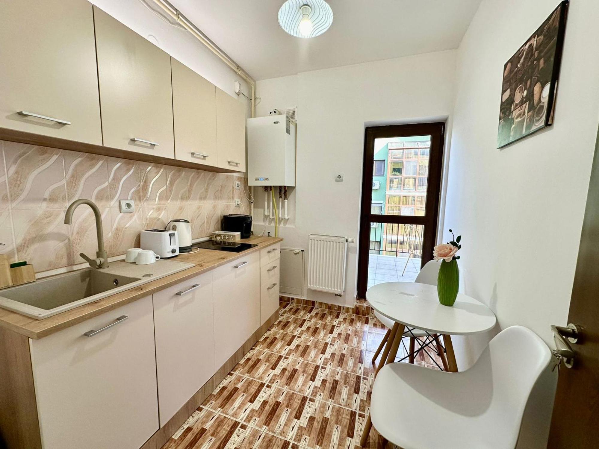 Apartament Novara 17 ไกรโอวา ภายนอก รูปภาพ