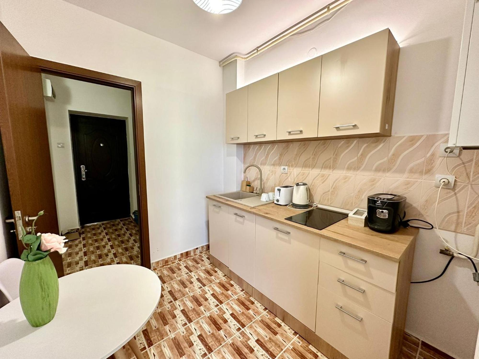 Apartament Novara 17 ไกรโอวา ภายนอก รูปภาพ